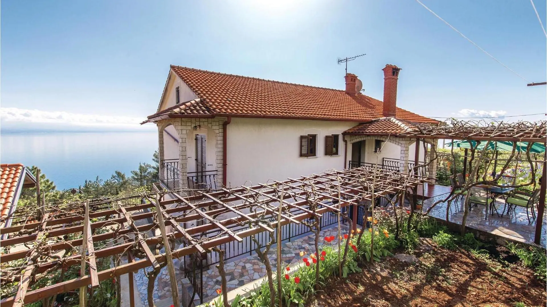 2 Bedroom Lovely Apartment In Lovran 0*,