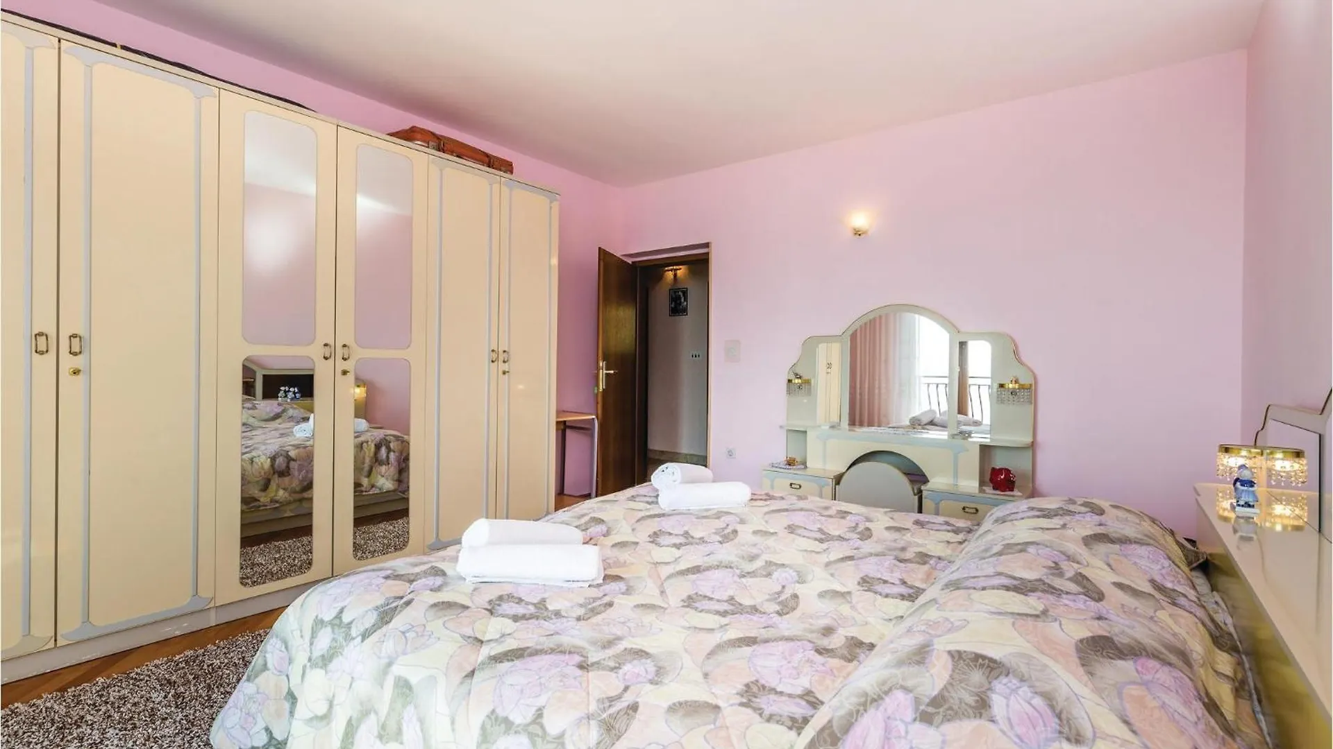 2 Bedroom Lovely Apartment In Lovran 0*,